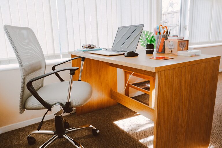 Consejos para organizar un espacio de trabajo en casa eficiente y cómodo