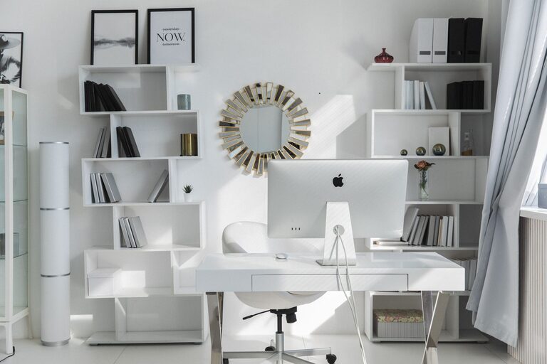 Cómo organizar mejor tu espacio de trabajo en casa para aumentar la productividad