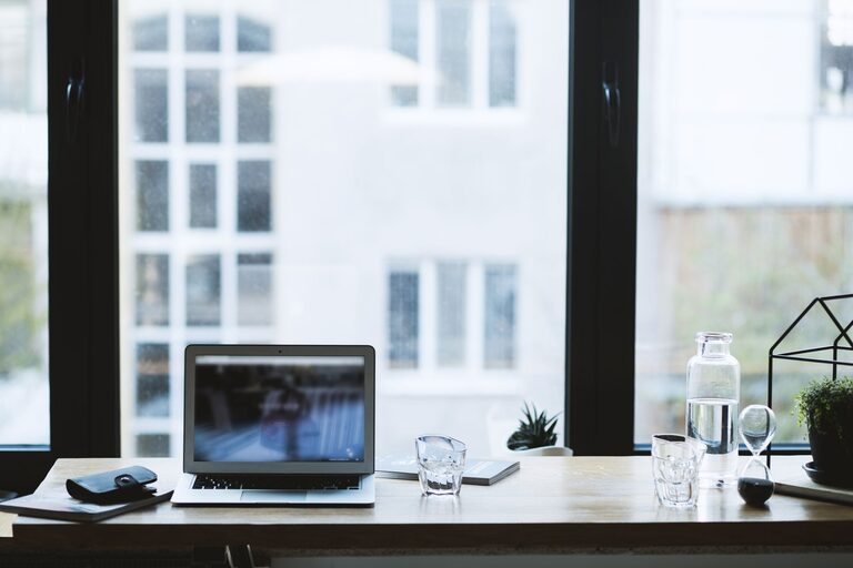 Consejos prácticos para organizar un espacio de trabajo productivo en casa